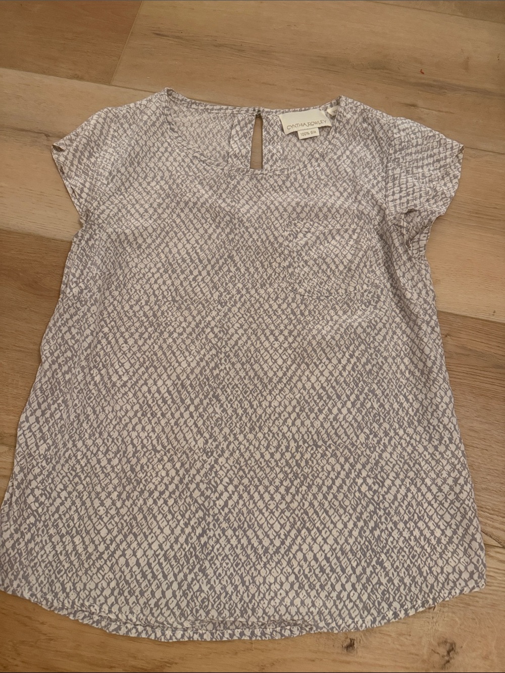 Cynthia Rowley 100 % silk - Short‎ Sleeve Blouse XS
